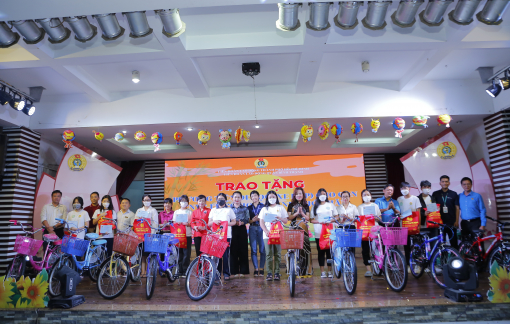 Trung thu đến sớm với con em người lao động khó khăn