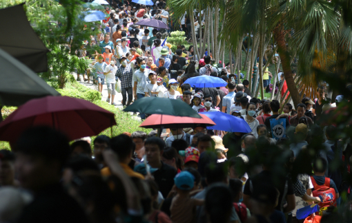 Hà Nội: Công viên, vườn thú ken đặc người trong ngày 2/9