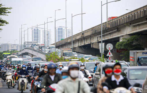 Hết nghỉ lễ người dân trở lại Hà Nội, TPHCM, nhiều tuyến đường ùn ứ