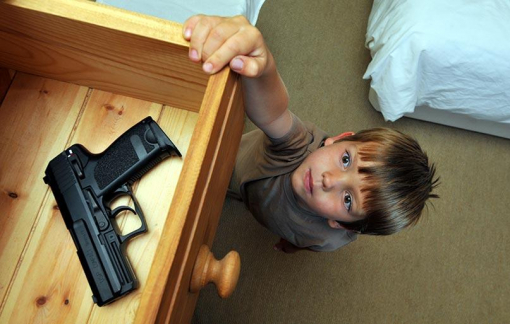 Mỹ báo động tình trạng trẻ em mang súng đến trường học