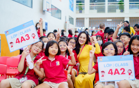 Ấn tượng màn đồng diễn flashmob trong lễ khai giảng của trường quốc tế: siêu vui, siêu gắn kết