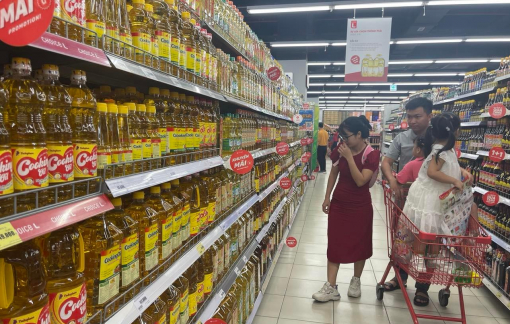 Vì sao giá hàng bình ổn chưa thể giảm theo giá xăng?