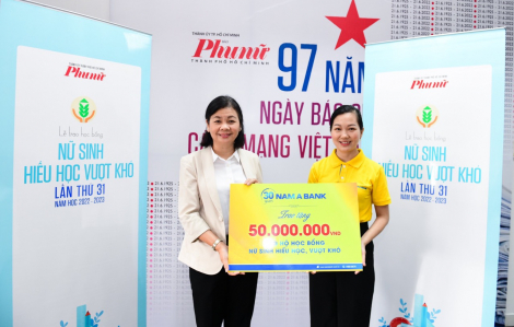 Ngân hàng Nam Á trao tặng 50 triệu đồng cho học bổng 'Nữ sinh hiếu học vượt khó'