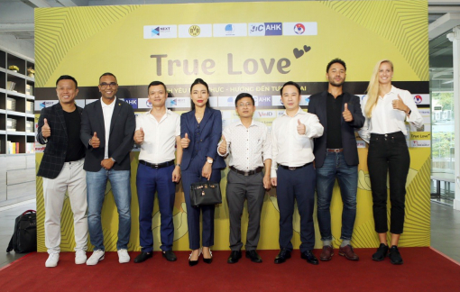 Vietnam All Stars giao hữu với huyền thoại Dortmund trong chiến dịch gây quỹ ủng hộ trẻ em mồ côi, khó khăn do dịch COVID-19 tại TPHCM