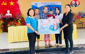 Hội Nữ doanh nhân Kiên Giang giúp học sinh nghèo vượt khó đến trường