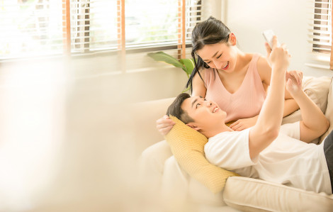 Phát ngượng khi anh họ tôi có những cử chỉ thân mật với cô em chồng