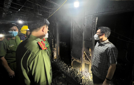 Phó thủ tướng Vũ Đức Đam kiểm tra hiện trường vụ cháy quán karaoke An Phú