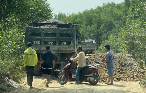 Chủ tịch Quảng Ngãi chỉ đạo xử lý nghiêm vụ phóng viên tác nghiệp bị xe tải đổ đất "giam lỏng"