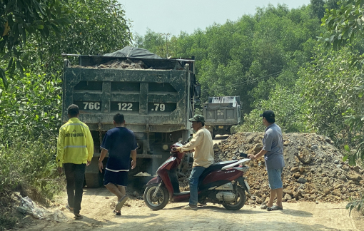 Chủ tịch Quảng Ngãi chỉ đạo xử lý nghiêm vụ phóng viên tác nghiệp bị xe tải đổ đất "giam lỏng"