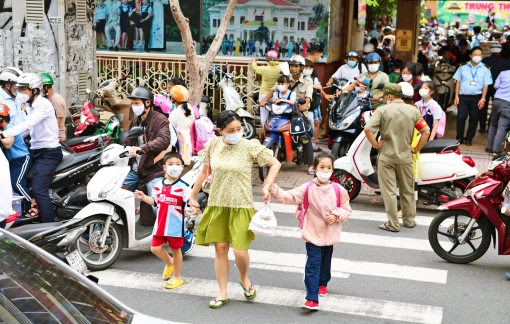 Cổng trường không thể là “điểm đen” giao thông