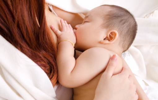 Lớp sữa vàng - Điều kỳ diệu của sữa mẹ giúp con tăng cường miễn dịch và phát triển toàn diện