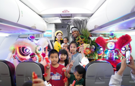 “Chị Hằng” Huỳnh Nguyễn Mai Phương bất ngờ vui tết Trung thu trên chuyến bay Vietjet