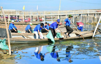 “Nhặt một cọng rác, bạn đã làm Huế sạch hơn”