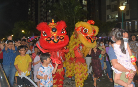 Rộn ràng “Cổ tích đêm trăng” tại các khu căn hộ của Him Lam Land