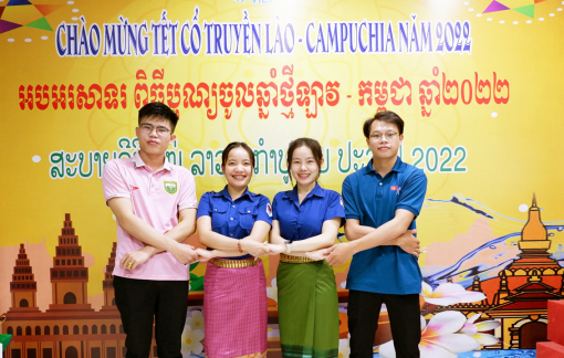 Gắn bó với mảnh đất Việt như quê hương