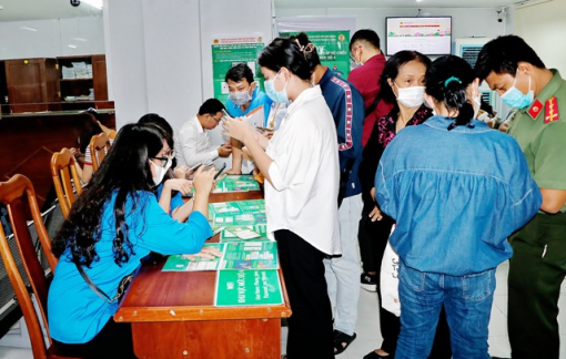 Người dân TPHCM có thể tạo tài khoản dịch vụ công tại nơi làm hộ chiếu