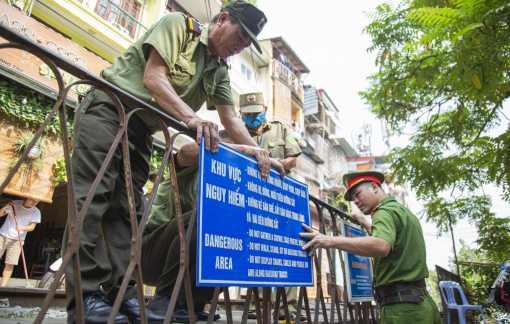 Phố cà phê đường tàu vắng lặng sau lệnh đóng cửa, du khách "hụt hẫng” ra về
