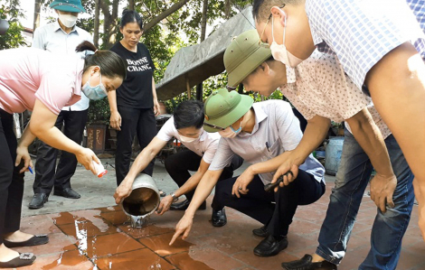 Sốt xuất huyết ở Hà Nội bùng mạnh, người dân vẫn lơ là phòng bệnh