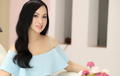 “Hậu” chăm con cho chồng tỷ phú, ca sĩ Hà Phương tái xuất khác lạ
