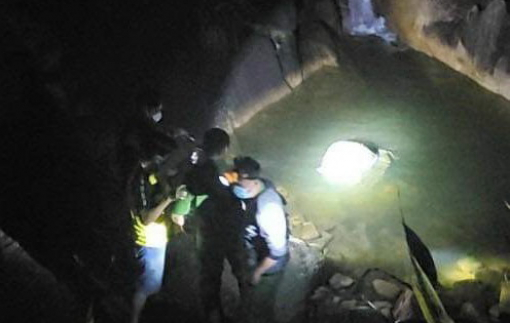 Phát hiện 1 thi thể trong bao tải bỏ ven đường