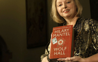 Nữ nhà văn Anh đoạt hai giải Booker qua đời