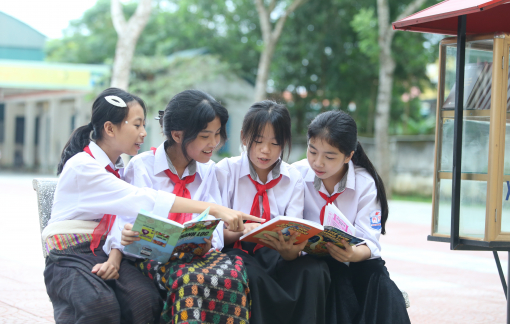 100 tủ sách trị giá 1,5 tỷ đồng đến với các em học sinh