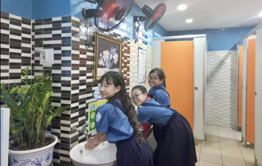 TPHCM: yêu cầu trường ưu tiên kinh phí sửa nhà vệ sinh đúng quy chuẩn