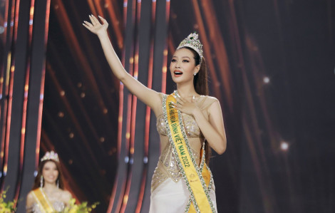Đoàn Thiên Ân đăng quang Hoa hậu Hoà Bình Việt Nam 2022