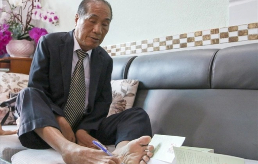 “Người thầy viết chữ bằng chân” trong trí nhớ của đồng nghiệp, học trò