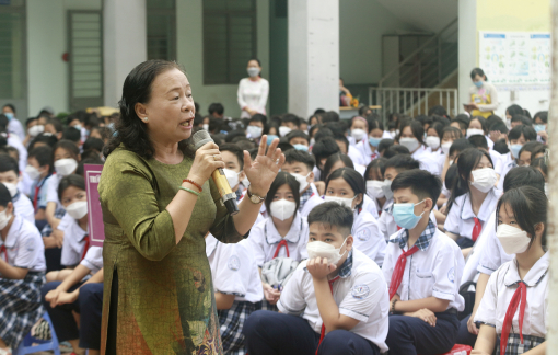 "Nói với em về tuổi chúng mình": Vẽ đường cho hươu chạy đúng