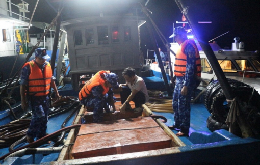 Tạm giữ tàu chở 80.000 lít dầu Diesel không rõ nguồn gốc