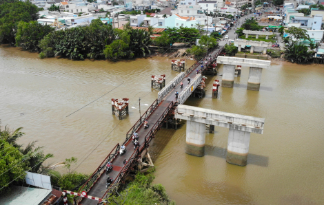 Những cây cầu bắc mãi chưa qua sông