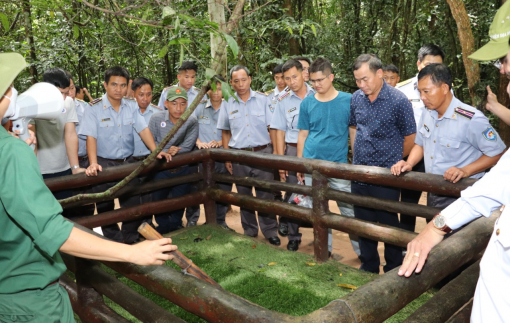 Đoàn cán bộ, chiến sĩ Vùng 2, Vùng 5 Hải quân tham quan các di tích lịch sử tại TPHCM