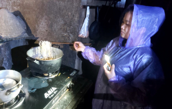 Lũ quét kinh hoàng ở Nghệ An: “Nấu mì xong không kịp ăn, phải chạy thoát thân”