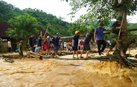 “Chỉ trong tích tắc, cả nhà cả con bị nước cuốn băng”