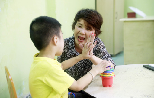 Nhà trường “tự bơi”, giáo viên áp lực