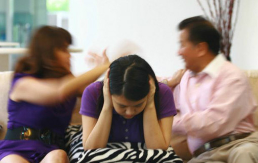 Cha mẹ ly hôn, không ai nghĩ gì đến chị em tôi