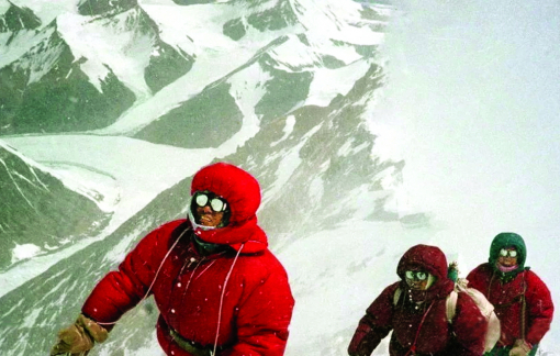 Những đóa hồng thép trên đỉnh Everest