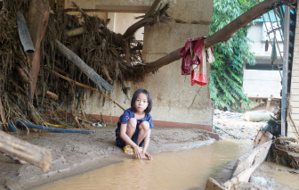 Gần 60 gia đình mất nhà do lũ quét ở Nghệ An sẽ có nhà tạm tránh rét