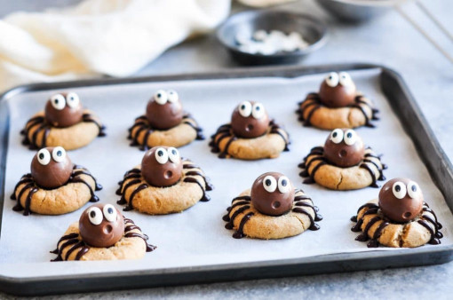 Cách làm bánh quy bơ đậu phộng nhện cho Halloween