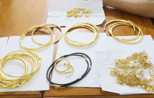Đột nhập từ cửa sổ tầng 2, lấy trộm lô trang sức trị giá gần 1 tỷ đồng