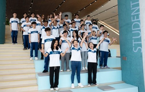 Trường đại học Quản lý và Công nghệ TPHCM trao học bổng khủng cho sinh viên khóa đầu tiên