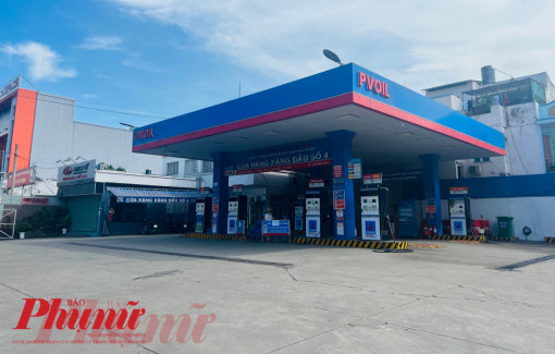 Petrolimex huy động 80 xe chở xăng cho TPHCM