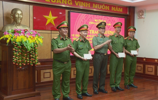 Đắk Lắk: Thưởng nóng cho 3 đơn vị tham gia bắt đối tượng đâm chết người sau 3 ngày ra tù