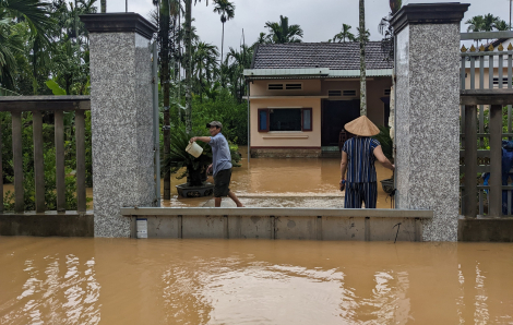 Hơn 1.900 ngôi nhà ở Quảng Ngãi bị ngập, 2 người mất tích