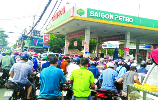 Tình trạng khan hiếm xăng dầu cục bộ chỉ mới là ngọn