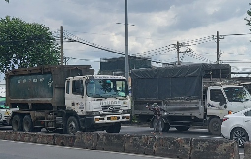 Bị cấm trên Quốc lộ 1, hàng rong dạt qua Quốc lộ 22