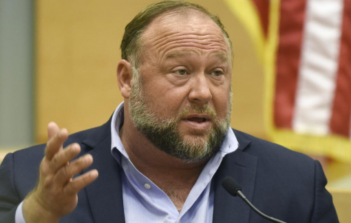 "Trùm thuyết âm mưu" Alex Jones phải bồi thường gần 1 tỷ USD vì những lời nói dối