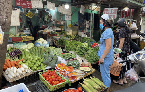 Vì sao rau quả Trung Quốc đội lốt hàng trong nước ngay tại chợ đầu mối?