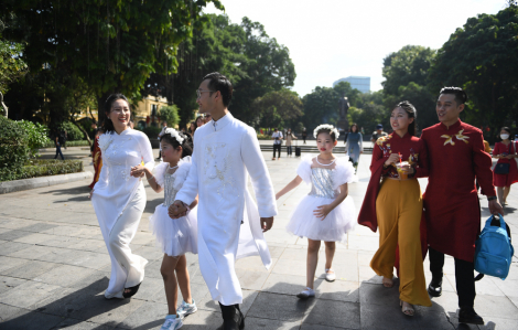 15 đôi rạng rỡ trong lễ cưới tập thể trên phố đi bộ Hoàn Kiếm